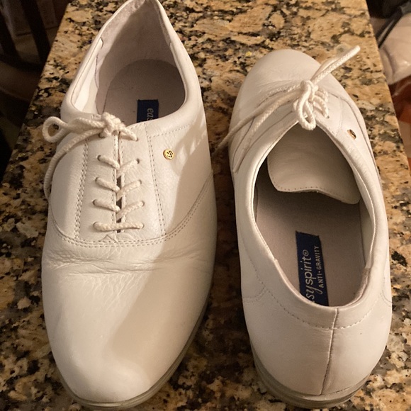 Easy Spirit Anti-gravity white shoes tie strings side logo excellent condition - Picture 8 of 9